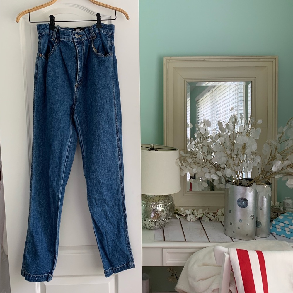 Vintage-style BDG High Rise Mom Jeans!